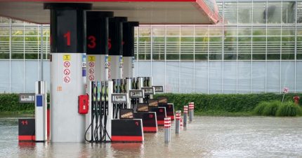 CAST Briefing 35: Clamping down on fossil fuel advertising: What industry professionals want policymakers to know (and do)